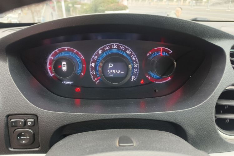 纳智捷 大7 SUV 2015款 2.2T 两驱智尊型中控内饰14