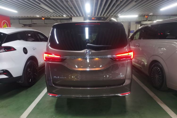 别克GL8 2021款 陆上公务舱 652T 豪华型车身外观6