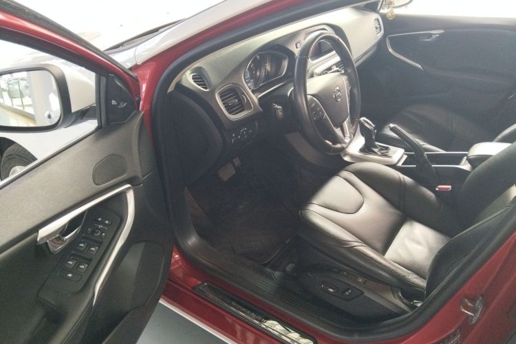 沃尔沃V40 2019款 T3 智雅版中控内饰20