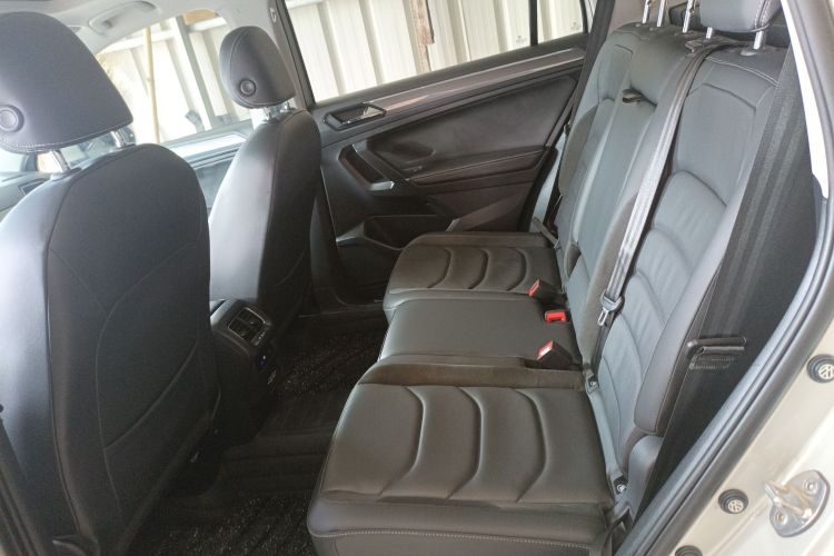 大众 途观L 2021款 330TSI 自动两驱R-Line越享版中控内饰21