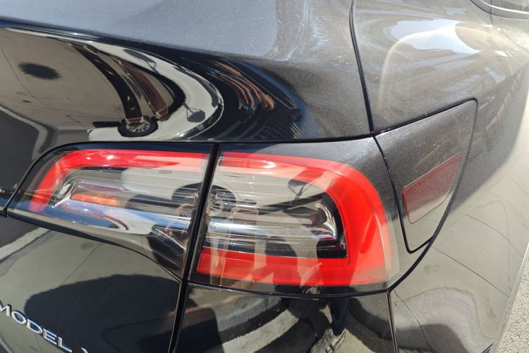 特斯拉 Model Y 2022款 改款 后轮驱动版车身外观9