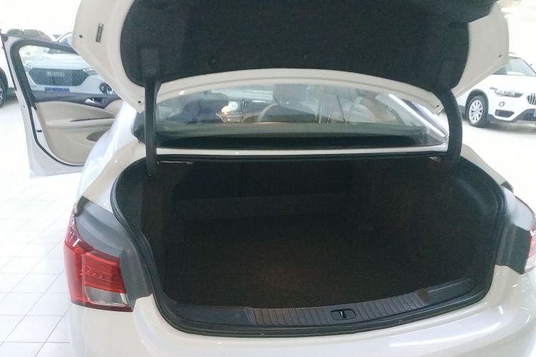 别克 威朗 2019款 三厢 15S 自动领先型机舱底盘23