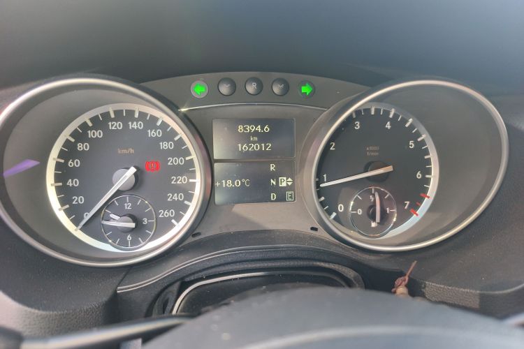 奔驰R级 2017款 R 320 4MATIC 商务型臻藏版中控内饰15