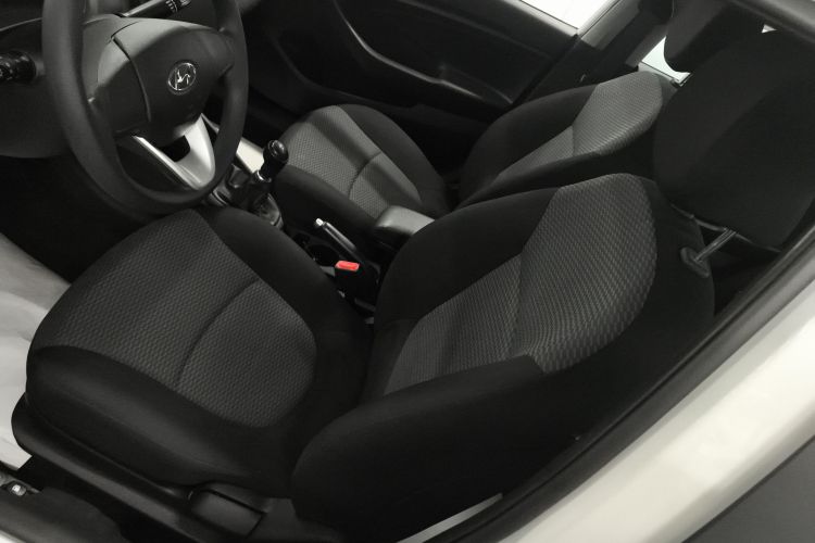 现代 瑞纳 2017款 1.4L 手动焕新版 国V中控内饰19