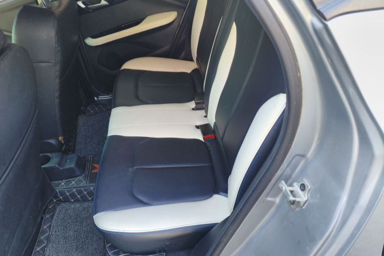 江铃集团新能源 易至EV3 2019款 酷跑版中控内饰21