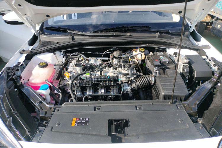 荣威i5 2023款 1.5L 手动舒享版机舱底盘24