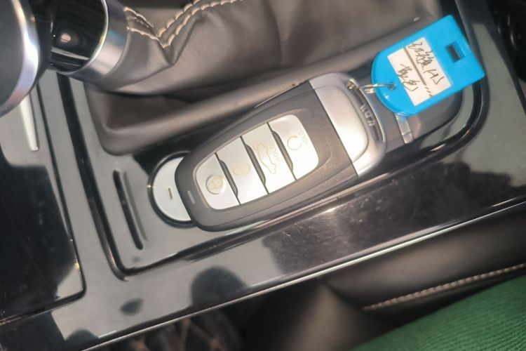 红旗H5 2018款 30TD 智联韵动版中控内饰7001