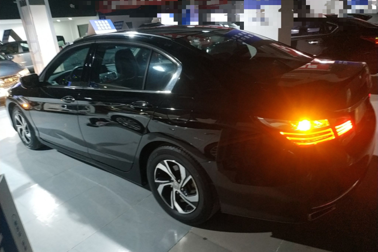 本田 雅阁 2016款 2.0L 舒适版车身外观4