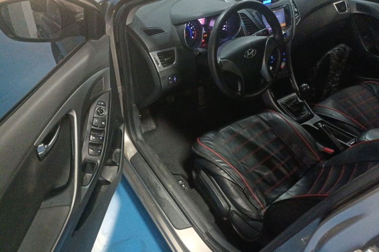 现代 朗动 2015款 1.6L 手动领先型中控内饰20