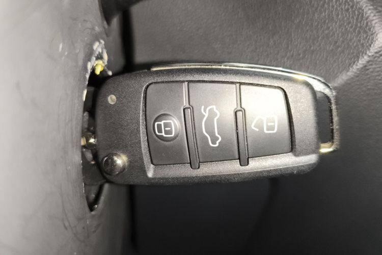 奥迪Q3 2018款 30周年年型 30 TFSI 时尚型中控内饰11