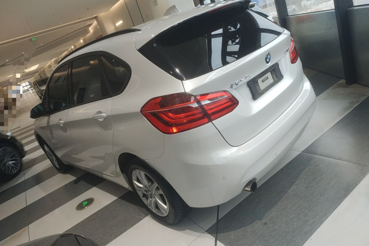 宝马2系旅行车 2016款 218i 领先型车身外观6005