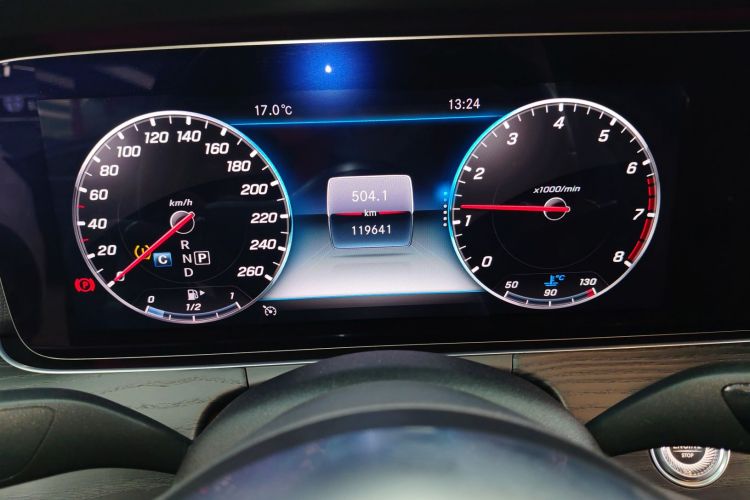 奔驰E级 2020款 改款 E 300 L 运动殊享版中控内饰14