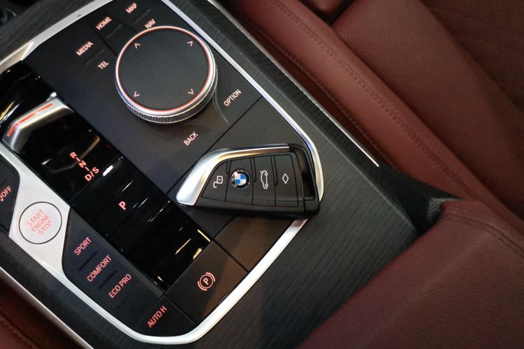 宝马3系 2025款 325Li M运动套装中控内饰7001