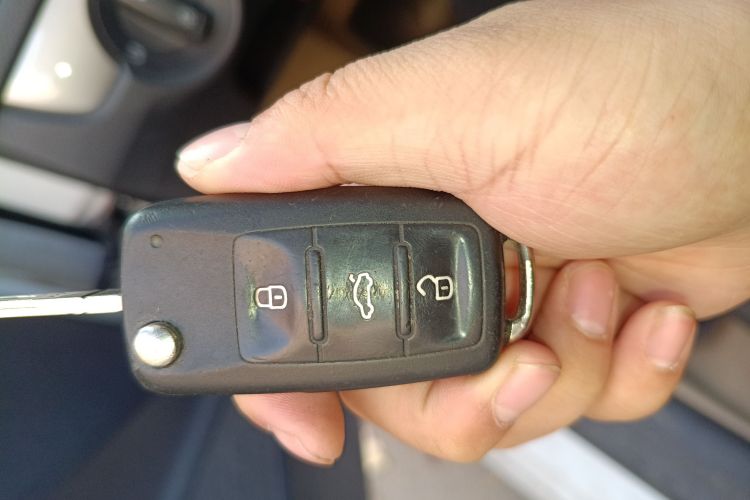 大众 朗逸 2013款 改款经典 1.6L 手动风尚版中控内饰7001