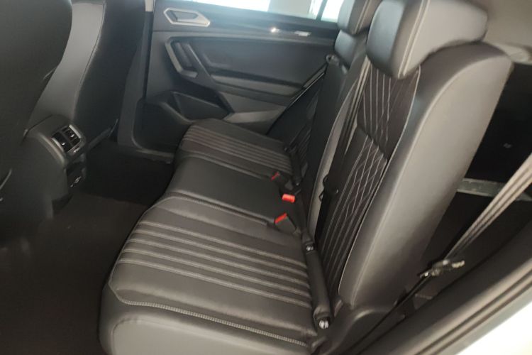 大众 途观L 2023款 330TSI 自动两驱舒享版中控内饰7004