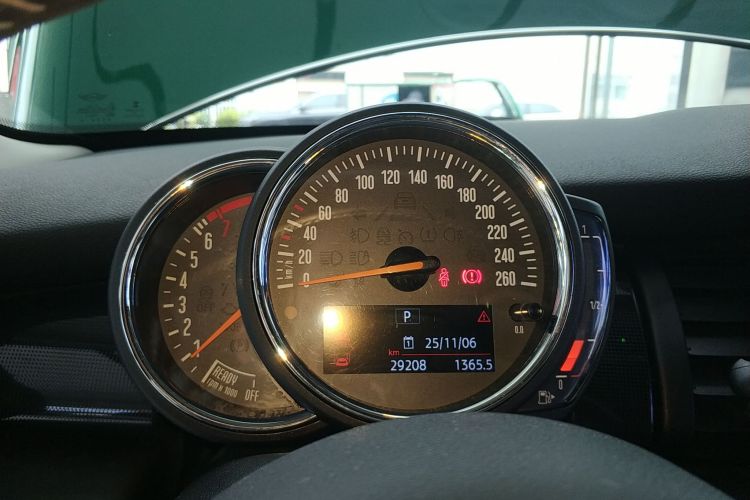 MINI 2020款 1.5T COOPER 艺术家中控内饰14