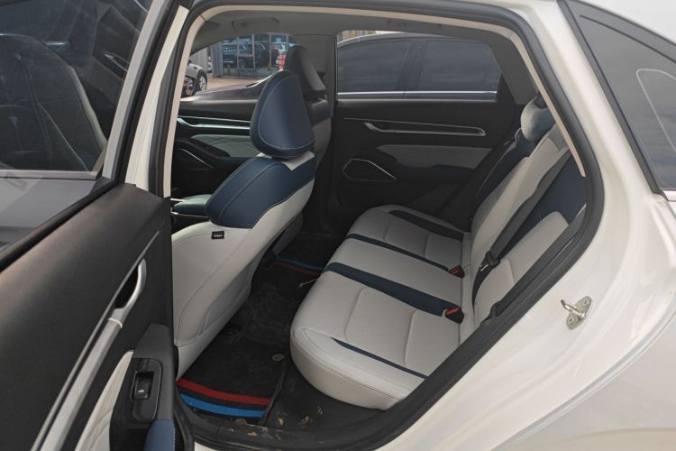 吉利汽车 帝豪 2022款 第4代 1.5L CVT旗舰型中控内饰7004