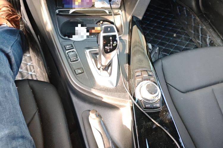 宝马3系 2017款 320Li M运动型局部细节18