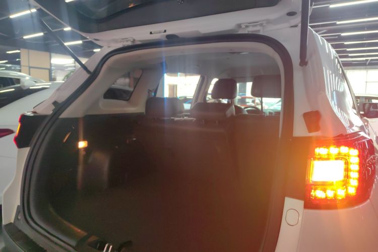 长安CS75 2016款 2.0L 手动舒适型 国V机舱底盘23