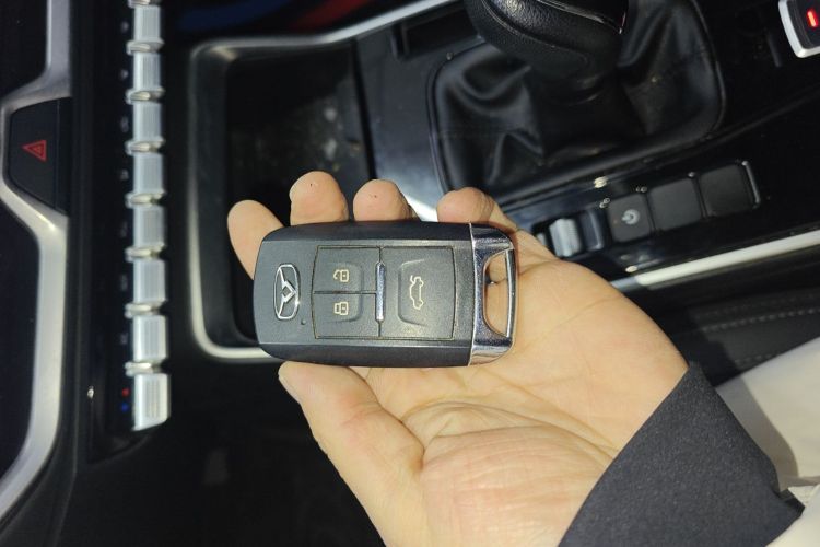 凯翼 炫界Pro 2021款 1.5L 手动劲酷版中控内饰11