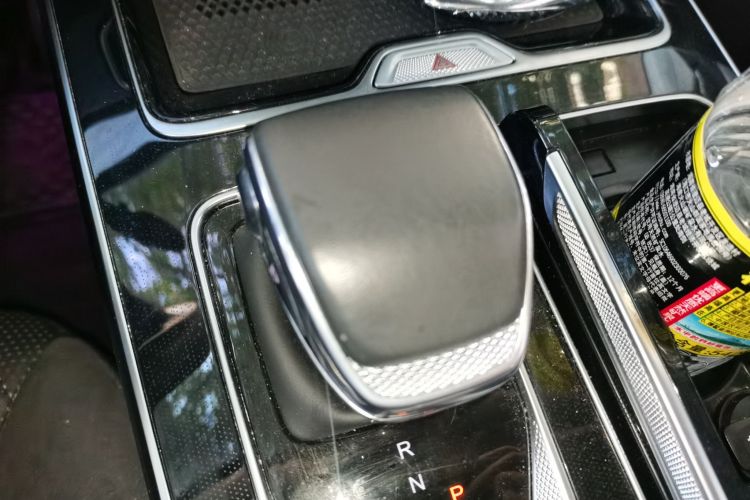 红旗HS5 2023款 2.0T 旗享Pro版中控内饰18