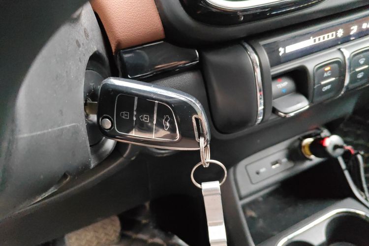 东风风神AX4 2017款 1.6L DCT潮尚型中控内饰7001