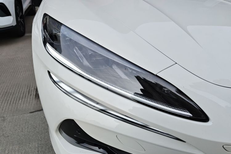 腾势Z9 2024款 1100km 四驱Max版车身外观8