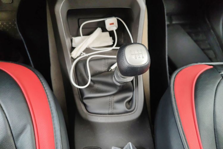 五菱汽车 五菱宏光 2021款 1.5L改款 S标准型 电动助力LAR局部细节18