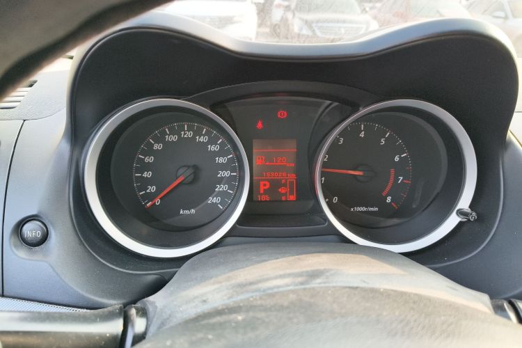 三菱 翼神 2013款 时尚版 1.8L CVT舒适型中控内饰14