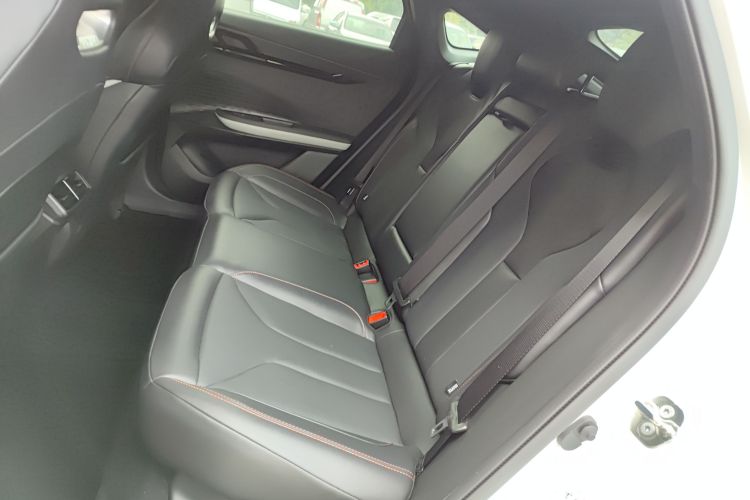 长安UNI-V 2023款 1.5T 尊贵型中控内饰7004