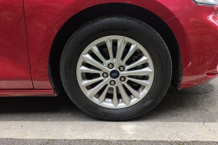 福特 福克斯 2020款 三厢 EcoBoost 180 自动锋潮型车身外观10