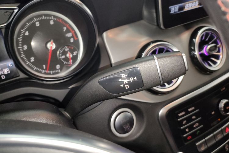 奔驰CLA 2018款 CLA 220 4MATIC中控内饰18