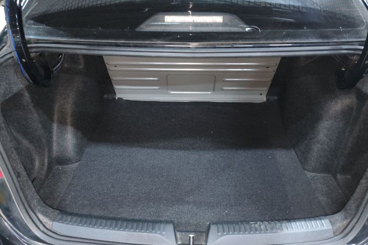 大众 桑塔纳 2021款 1.5L 手动风尚版机舱底盘23