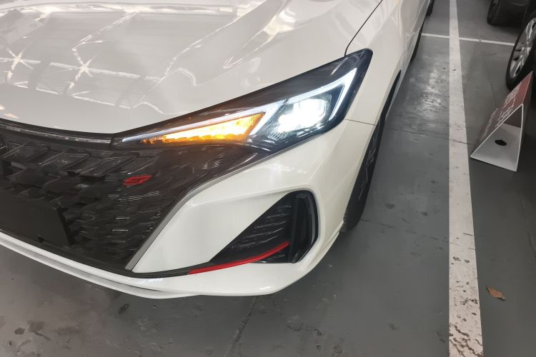 长安 逸动 2025款 PLUS 1.4T 双离合高能版局部细节36