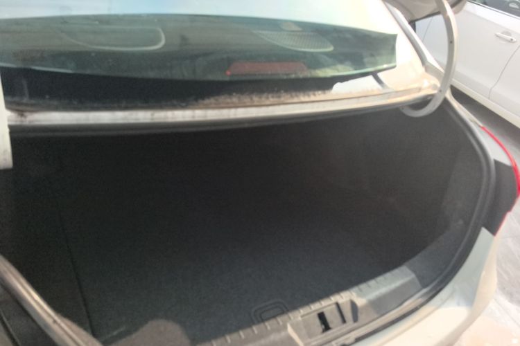 吉利汽车 帝豪 2019款 领军版 1.5L 手动向上互联型 国VI机舱底盘23