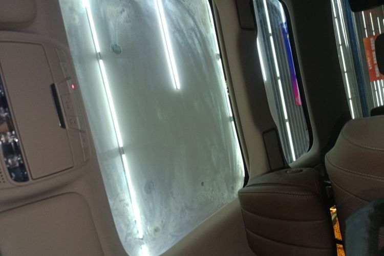 奔驰E级新能源 2022款 改款 E 350 e L 插电式混合动力轿车中控内饰22