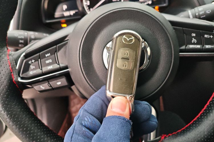 马自达3 昂克赛拉 2017款 两厢 2.0L 自动运动型 国V中控内饰11