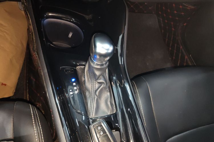 丰田C-HR 2018款 2.0L 领先天窗版 国VI中控内饰18