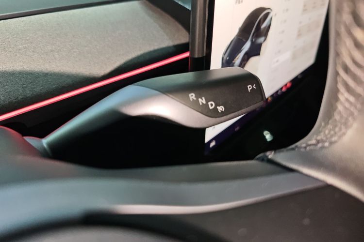 特斯拉 Model Y 2024款 长续航全轮驱动版中控内饰18