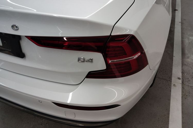 沃尔沃S60 2023款 B4 智远豪华版车身外观9