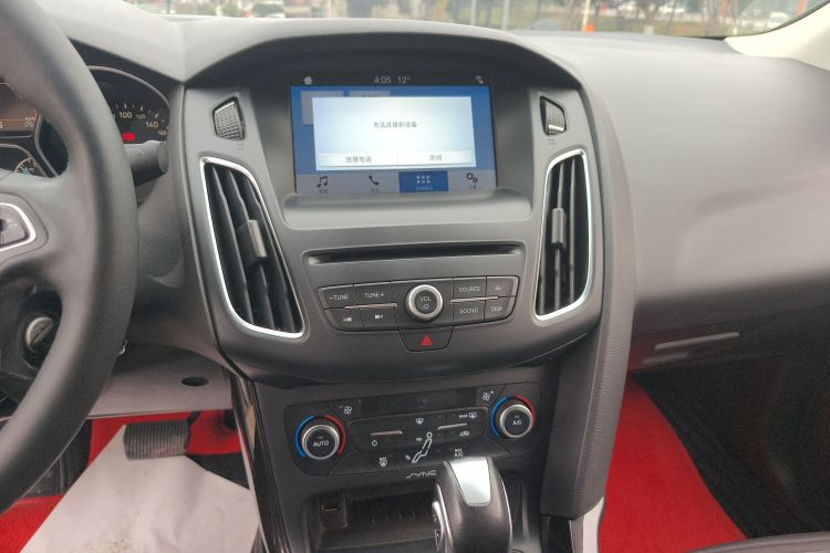 福特 福克斯 2018款 三厢经典 EcoBoost 180 自动精英型中控内饰16