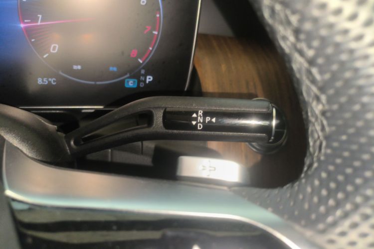 奔驰GLC 2023款 GLC 300 L 4MATIC 动感型 5座局部细节18