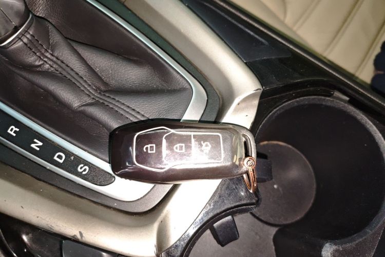 福特 蒙迪欧 2013款 2.0L GTDi200时尚型中控内饰11