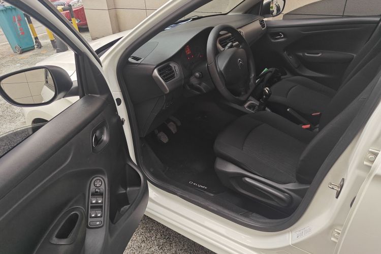 雪铁龙 爱丽舍 2016款 1.6L 手动时尚型中控内饰7003