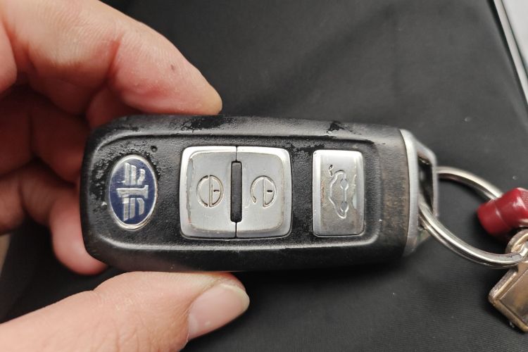 一汽 森雅R9 2018款 1.2T 自动尊贵智悦型中控内饰11