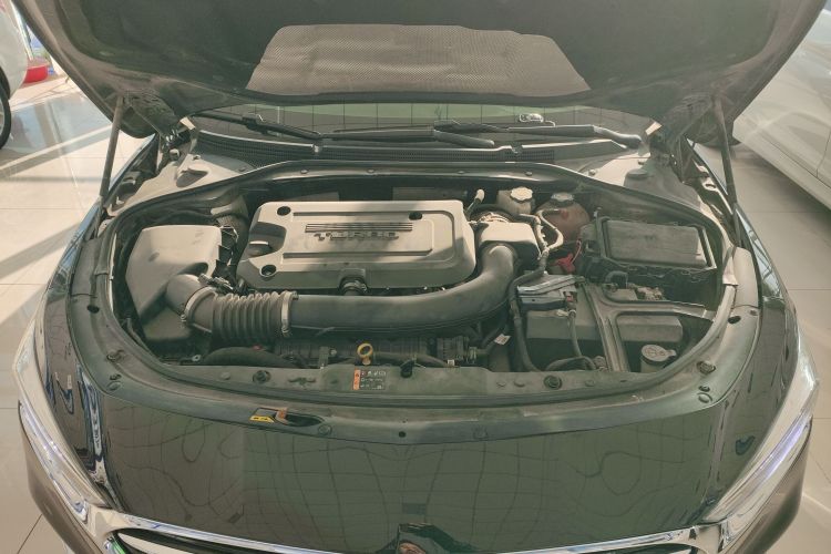 别克 君越 2019款 28T 豪华型机舱底盘24