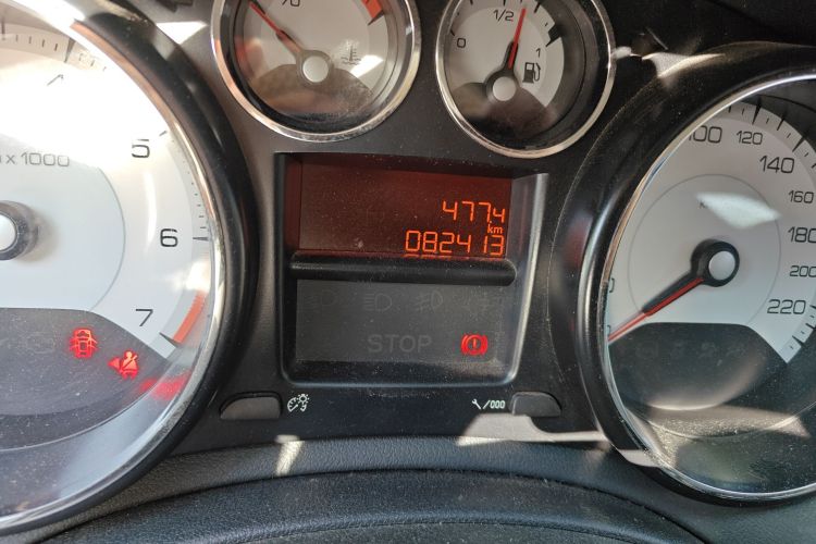 标致308 2014款 乐享版 经典 1.6L 手动风尚型中控内饰15