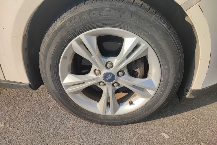 福特 福克斯 2015款 三厢 1.6L 手动舒适型车身外观10