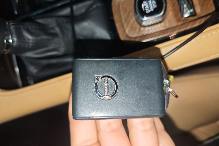 沃尔沃S90 2018款 T4 智远版中控内饰11