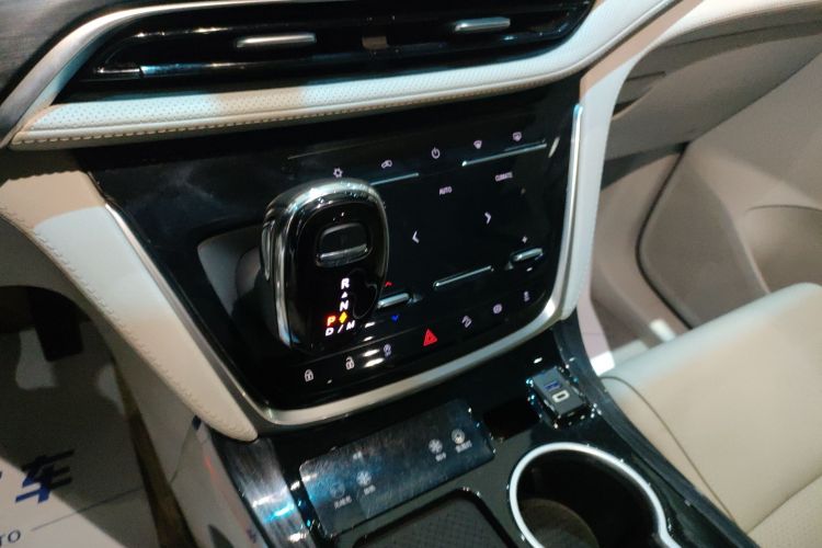 别克GL8 2023款 ES陆尊 舒适型中控内饰18